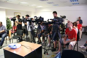 press-conference-1166343_1280